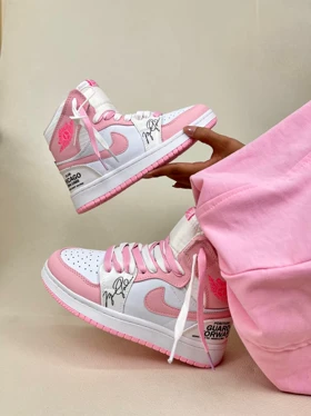 کتانی ساق‌دار زنانه ساق‌دار ایر جردن 1 امضای شیکاگو صورتی 1 NIKE AIR JORDAN کد 912