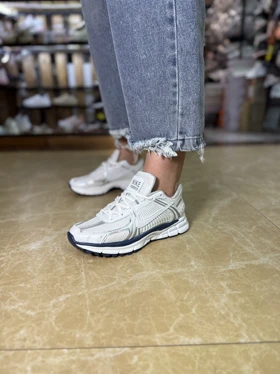 کتانی زنانه ورزشی نایک وومرو 5