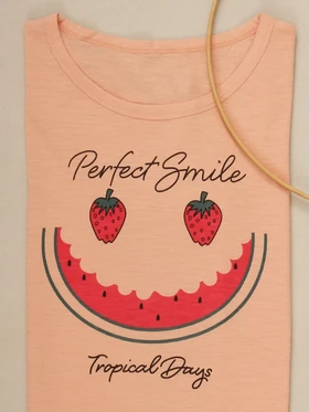 تیشرت طرح توت فرنگیperfect smile
