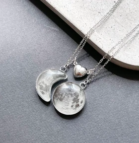 گردنبندست ماه شبتاب