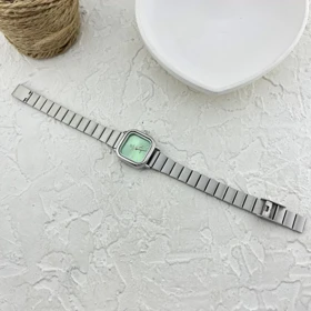 ساعت مچی زنانه طرح فلورا، ظرافت در عین سادگی