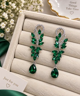 گوشواره آویز نگین سبز نگین‌دار عروس