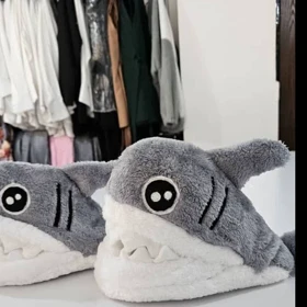 دمپایی حوله‌ای مدل اسلیپر طرح کوسه طوسی