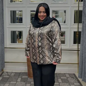 شومیز ساتن ابریشم سایزبزرگ طرح‌دار