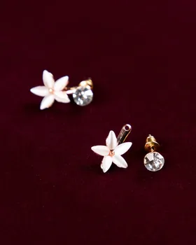 گوشواره نگین‌دار طرح گل