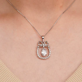 پلاک فول نگین پاپیون رنگ سفید نگین ها مخراج کاری شده برند ژوپینگ