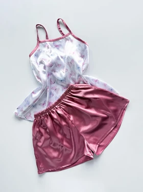 ست لباس خواب تاپ و شورتک ساتن طرح پروانه