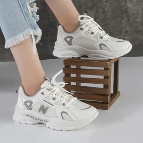 کفش و کتانی اسپرت زنانه و دخترانه مدل نیوبالانس NEW BALANCE رنگ سفید طوسی