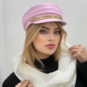 کلاه کاپیتانی چرم با کارتیه طلایی
