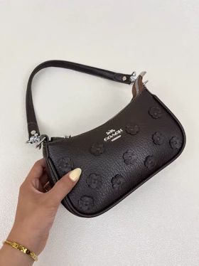 کیف زنانه پاسپورتی همایلی رو گل کواچ COACH کد 1578 (قهوه ای)