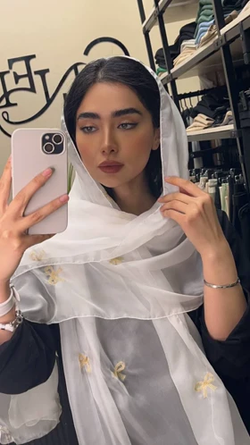 شال حریر گلدوزی طرح پاپیون