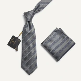 کراوات و پوشت دستدوز طرح خط اریب هرینگبون برند Massimo Dutti (طوسی)