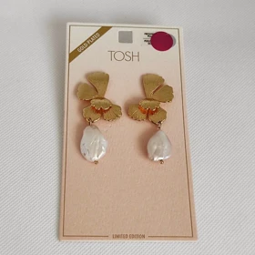 گوشواره آویز زنانه طرح گل و مروارید باروک مدل TOSH - Limited Edition