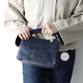 کیف زنانه دوشی مدل چیلکو (سورمه ای)