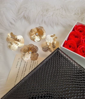 گوشواره انگشتر گل رنگ طلایی