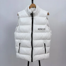 کاپشن وست سفید مدل MONCLER