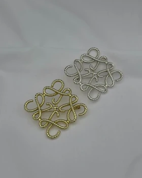 سنجاق سینه Loewe