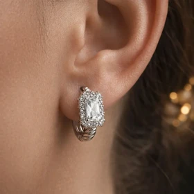 گوشواره حلقه‌ای زنانه ژوپینگ مدل کاترین طرح نگین مستطیلی جواهری نقره‌ای