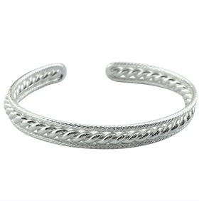 دستبند زنانه بنگل مدل لیورا طرح طنابی ظریف