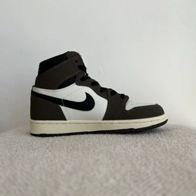 جردن 1 ساق‌دار قهوه ای