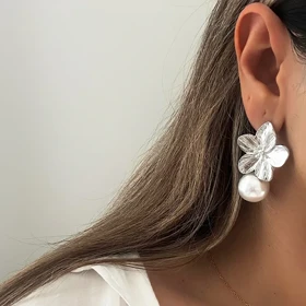 گوشواره گل مرواریدی کد 603