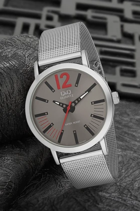 ساعت qandq qandq