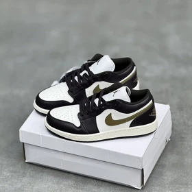 کفش نایک ایر جردن وان مشکی سفید لجنی Nike Air Jordan 1 Black White Olive
