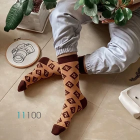 جوراب ساق‌دار طرح فندی