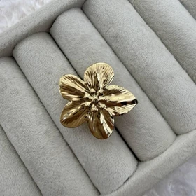 انگشتر گل طلایی بزرگ