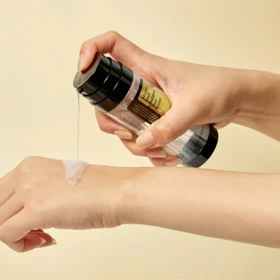 سرم روشنکننده و ترمیمکننده پوست کوزارکس COSRX مدل Advanced Snail Radiance حاوی عصاره حلزون حجم 80 میلیلیتر