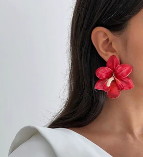 گوشواره گل قرمز کاغذی