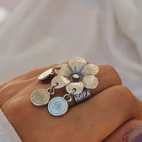 انگشتر ورشو طرح گل آویز دار