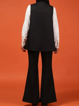 وست زنانه ژاکارد آستر دار جیب‌دار کلاسیک 70101