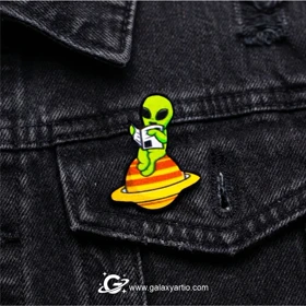 پیکسل آدم فضایی روی زحل