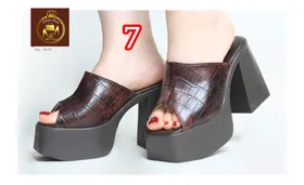 صندل مجلسی پاشنه‌بلند زنانه طبی 619-1