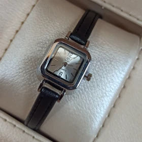 ساعت مچی مینیمال حبه قندی فلورا بند چرم مشکی صفحه سیلور