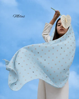شال حریر آبی خال‌خالی