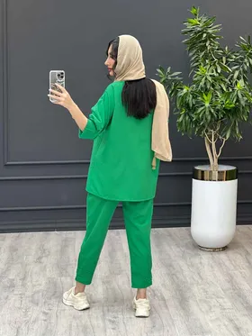 ست مانتو و شلوار جلو بسته چین‌دار