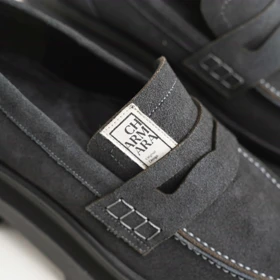 کفش تخت چرم زنانه طوسی مدل serene