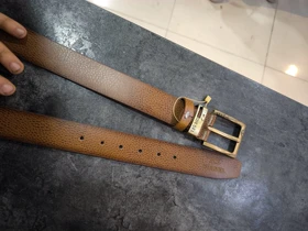 کمربند زبونه دار رنگ عسلی شیک کیفیت بالا طرح چرم