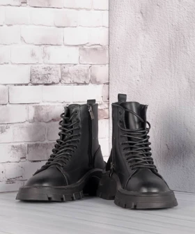 نیم بوت مردانه مشکی زیپ‌دار 1840