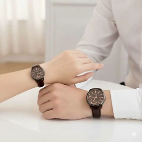 ست ساعت کلاسیک WALAR – قاب مشکی، جزئیات رزگلد و بند چرم قهوهای تیره (Couple Set)