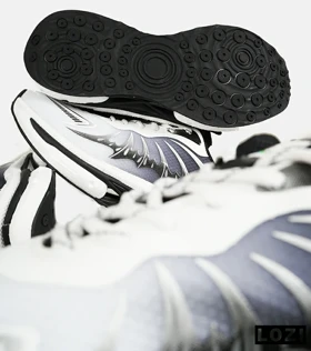 کفش کتانی سفید خاکستری Saucony Revolution