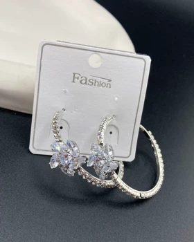 گوشواره جواهری پر کار کد gnj10017 گالری موژان حیدری