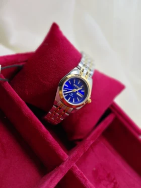 ساعت سیکو 5 دو تقویم زنانه صفحه آبی رنگ بدنه سفید طلایی