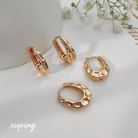 گوشواره حلقه‌ای طرح انگشتی