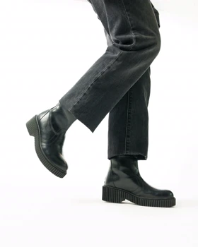 نیم بوت زنانه استرادیواریوس مدل Stradivarius Flat Ankle Boots - BTB95