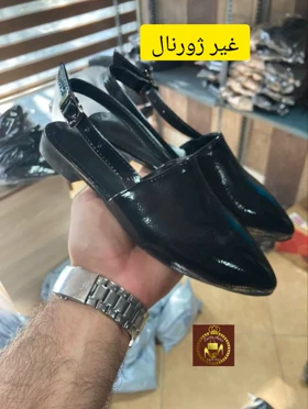 کفش صندل پشت‌باز ورنی زنانه رویه بلند