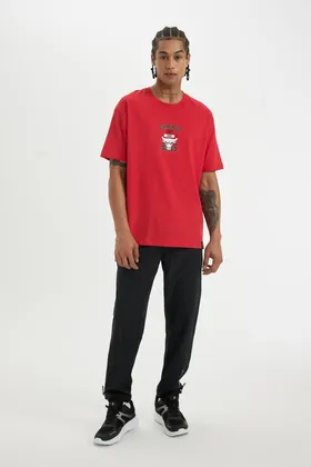تیشرت آستین کوتاه یقه کوتاه DeFactoFit NBA Chicago Bulls Boxy Fit Crew B9891AX24SM