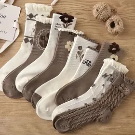 جوراب ساق‌دار طرح گل
